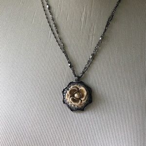 Ollipop flower necklace